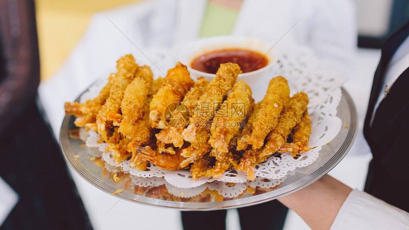 生鲜餐饮供应链平台对比：揭秘平台间的差异与选择要点